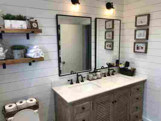 Charming Farmhouse Bathroom Decor [13 Simple & Sweet Ideas!]