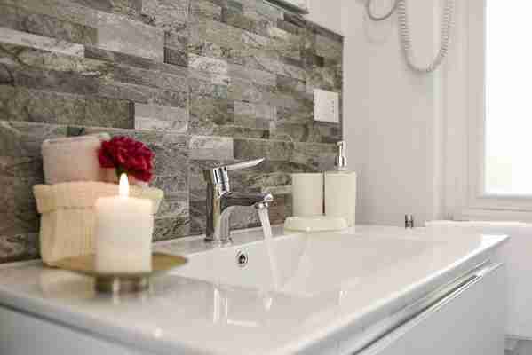 16 Beautiful Small Bathroom Decorating Ideas to Inspire You