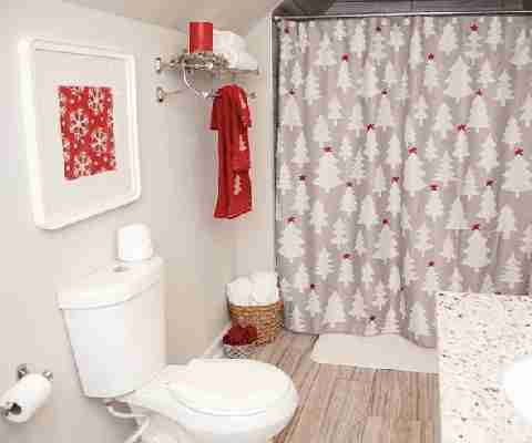 14 Christmas Bathroom Accessories: To Inspire Christmas in Your Smallest Room