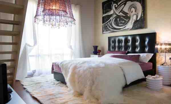 26 Dreamy Feminine Bedroom Interiors Full Of Romance and Softness