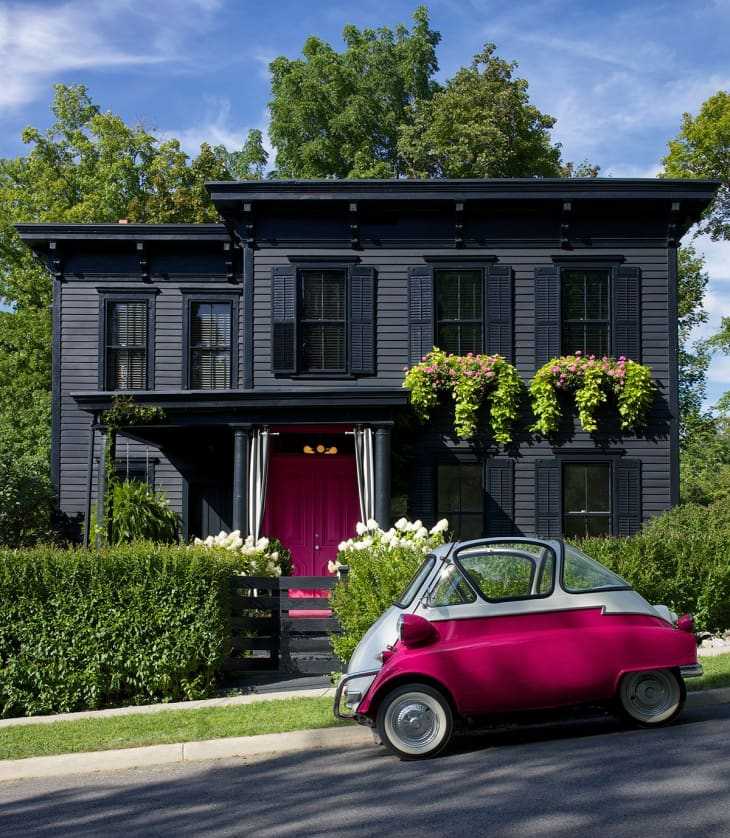 The Pros and Cons of a Dark Exterior