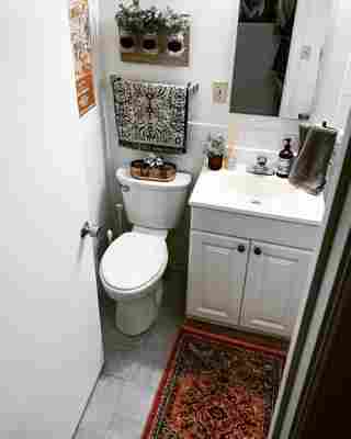 Small Apartment Bathroom Ideas: How to Make a Tiny Bathroom Pretty — Moda Misfit