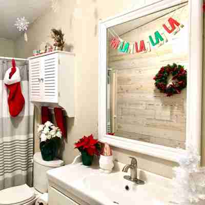 Easy Christmas Bathroom Decorating Ideas
